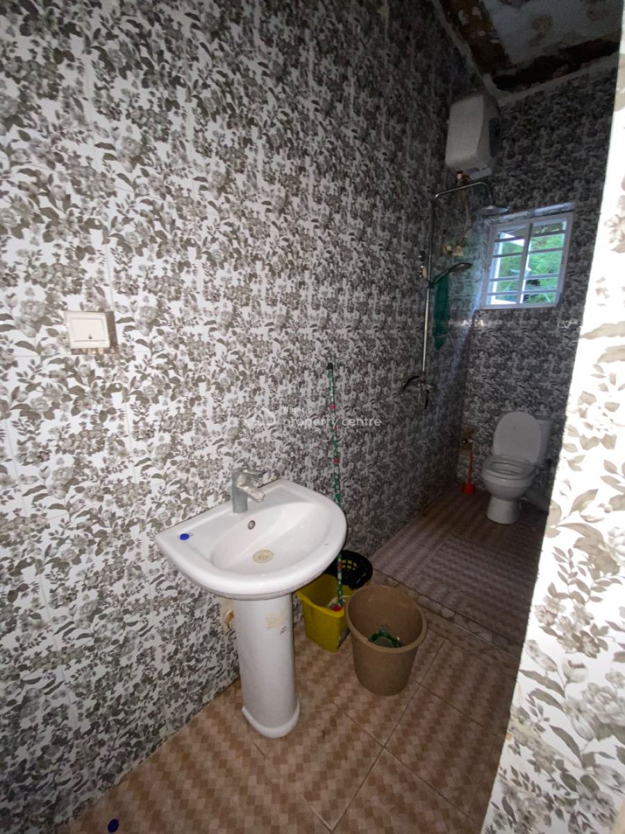 Neatly Used 3bedroom Flat in a Call to Enter Estate, Ajah, Lagos, Flat / Apartment for Rent