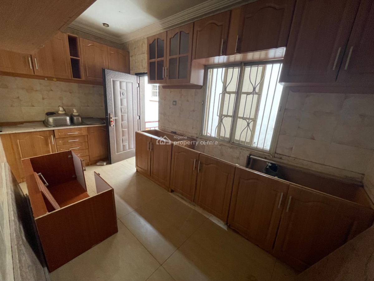 a Spacious 3bedroom with Study on Top Floor, Lekki Phase 1, Lekki, Lagos, House for Rent