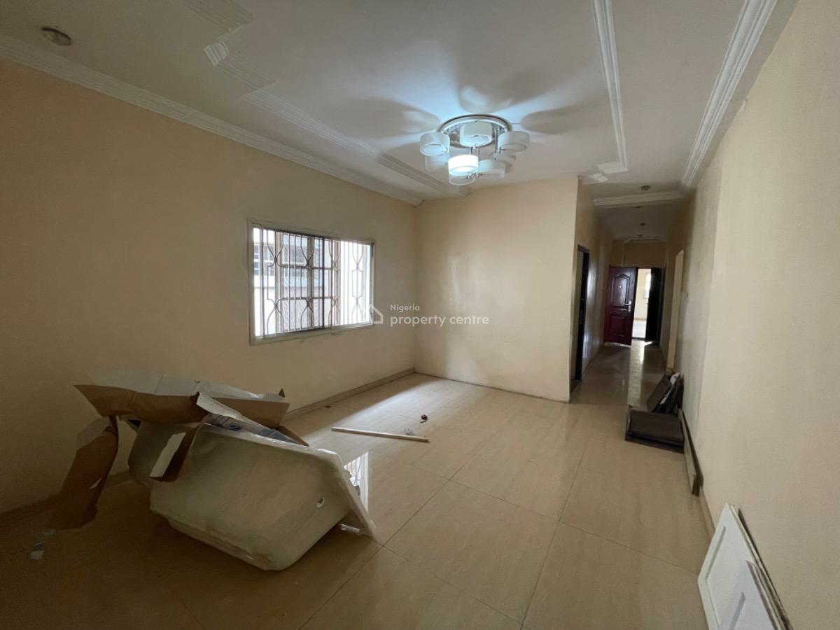 a Spacious 3bedroom with Study on Top Floor, Lekki Phase 1, Lekki, Lagos, House for Rent