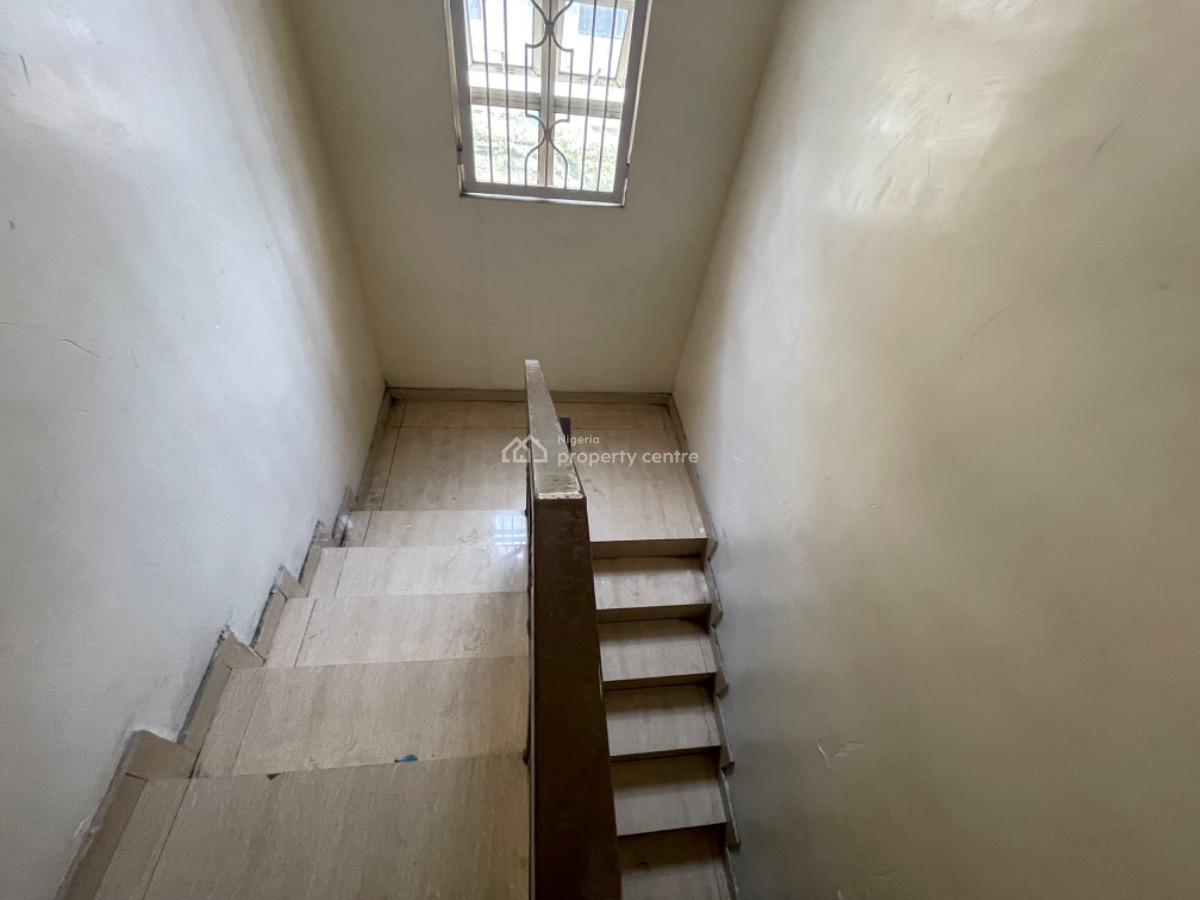 a Spacious 3bedroom with Study on Top Floor, Lekki Phase 1, Lekki, Lagos, House for Rent