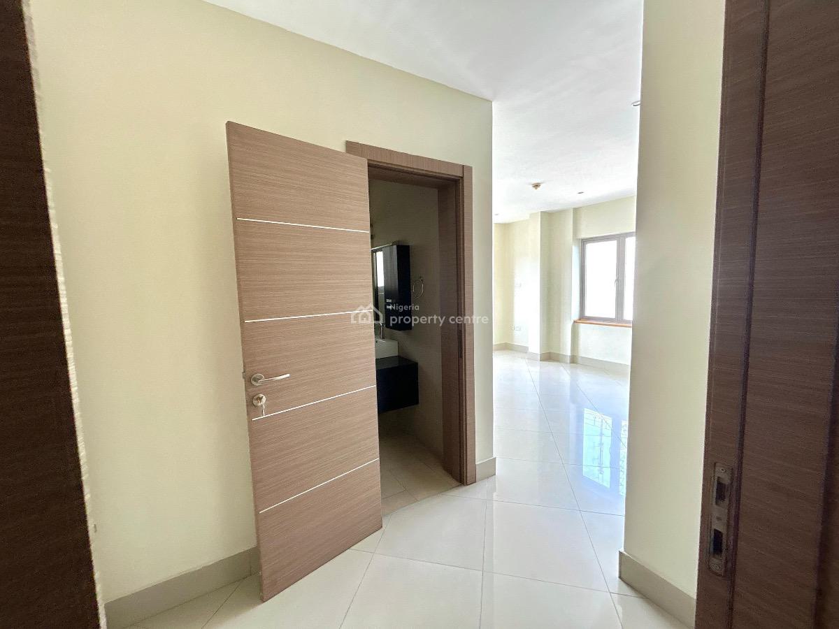 Aesthetically Pleasing 4 Bedroom Apartment with a Pool,gym,elevator,bq, Victoria Island (vi), Lagos, Flat / Apartment for Sale