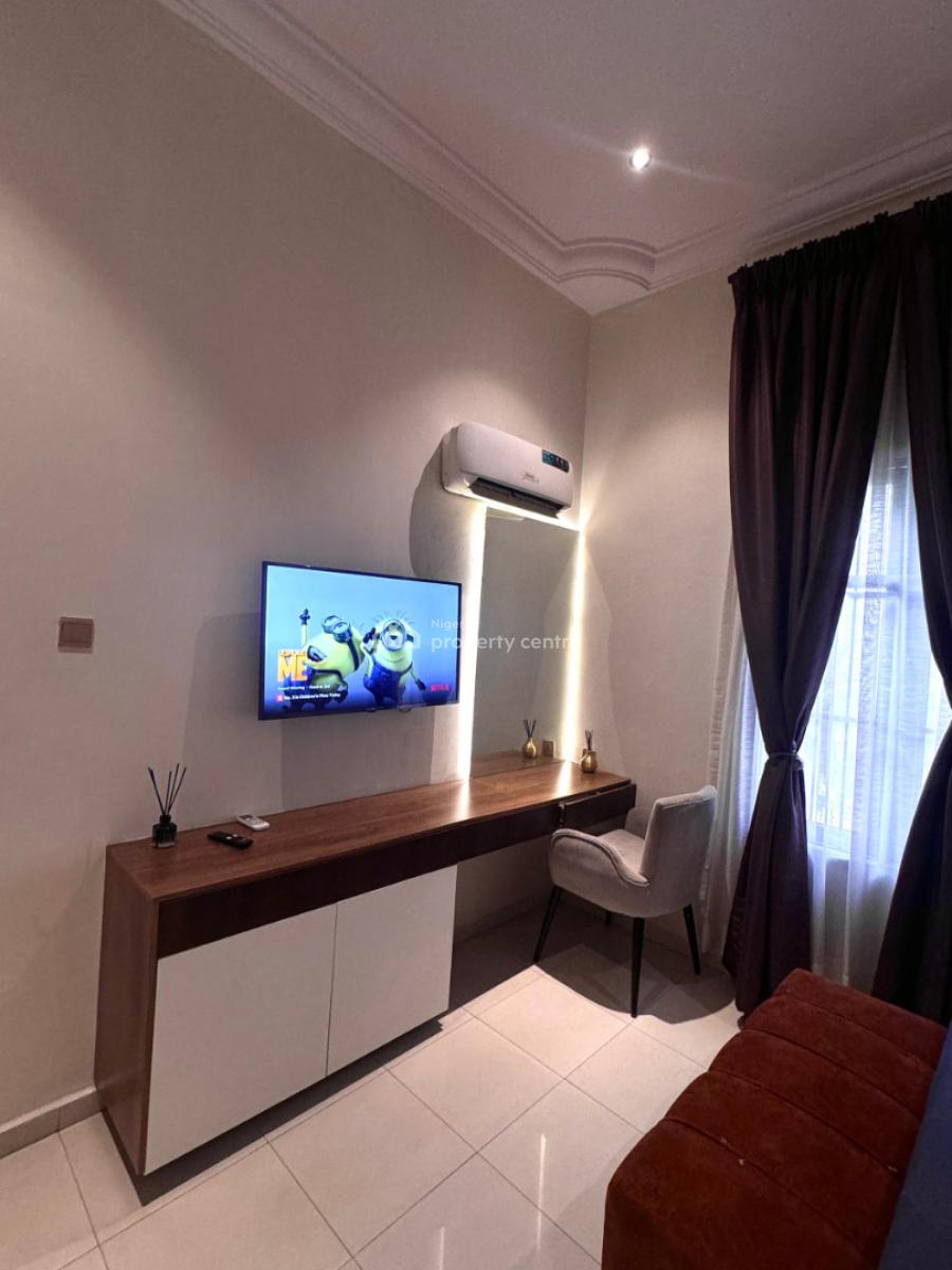 Luxurious Two Bedroom Apartment+ Pool +ps5, Lekki Phase 1, Lekki, Lagos, Flat / Apartment Short Let