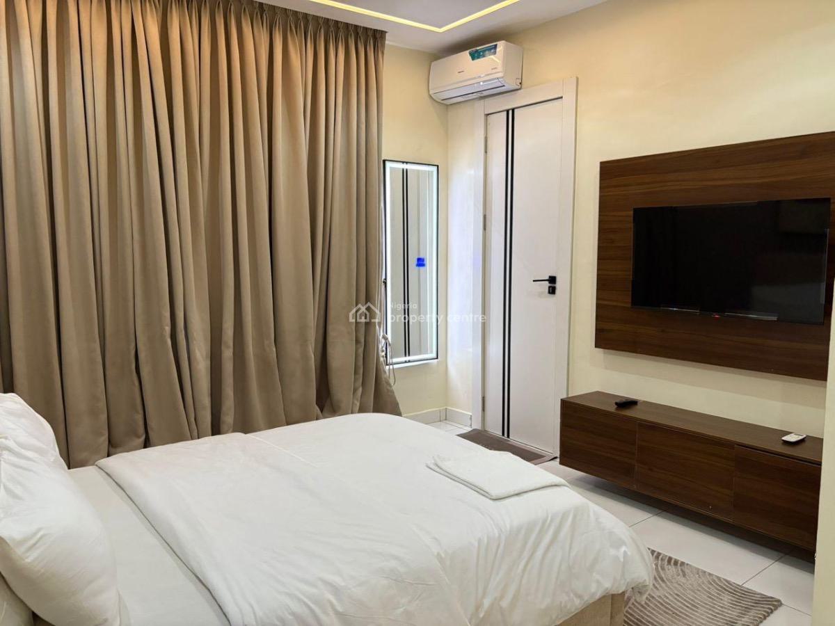 1 Unit of Beautiful 3 Bedroom Apartment with  Ps5 in Lekki Phase 1, Lekki Phase 1, Lekki, Lagos, Flat / Apartment Short Let