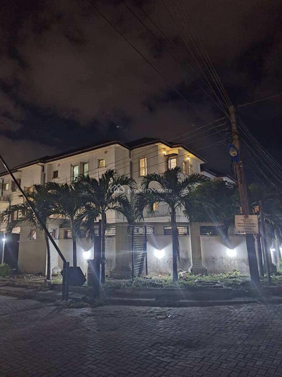 Fully Serviced 3 Bedroom Apartment with Penthouse, Lekki Phase 1, Lekki, Lagos, Flat / Apartment for Rent