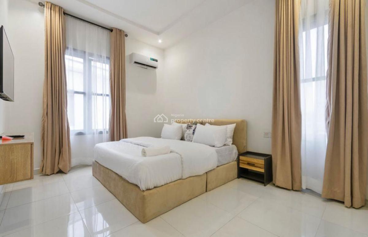 Book This Luxurious and Cozy 3 Bedroom Apartment, Atlantis 3 Estate,, Ologolo, Lekki, Lagos, Flat / Apartment Short Let