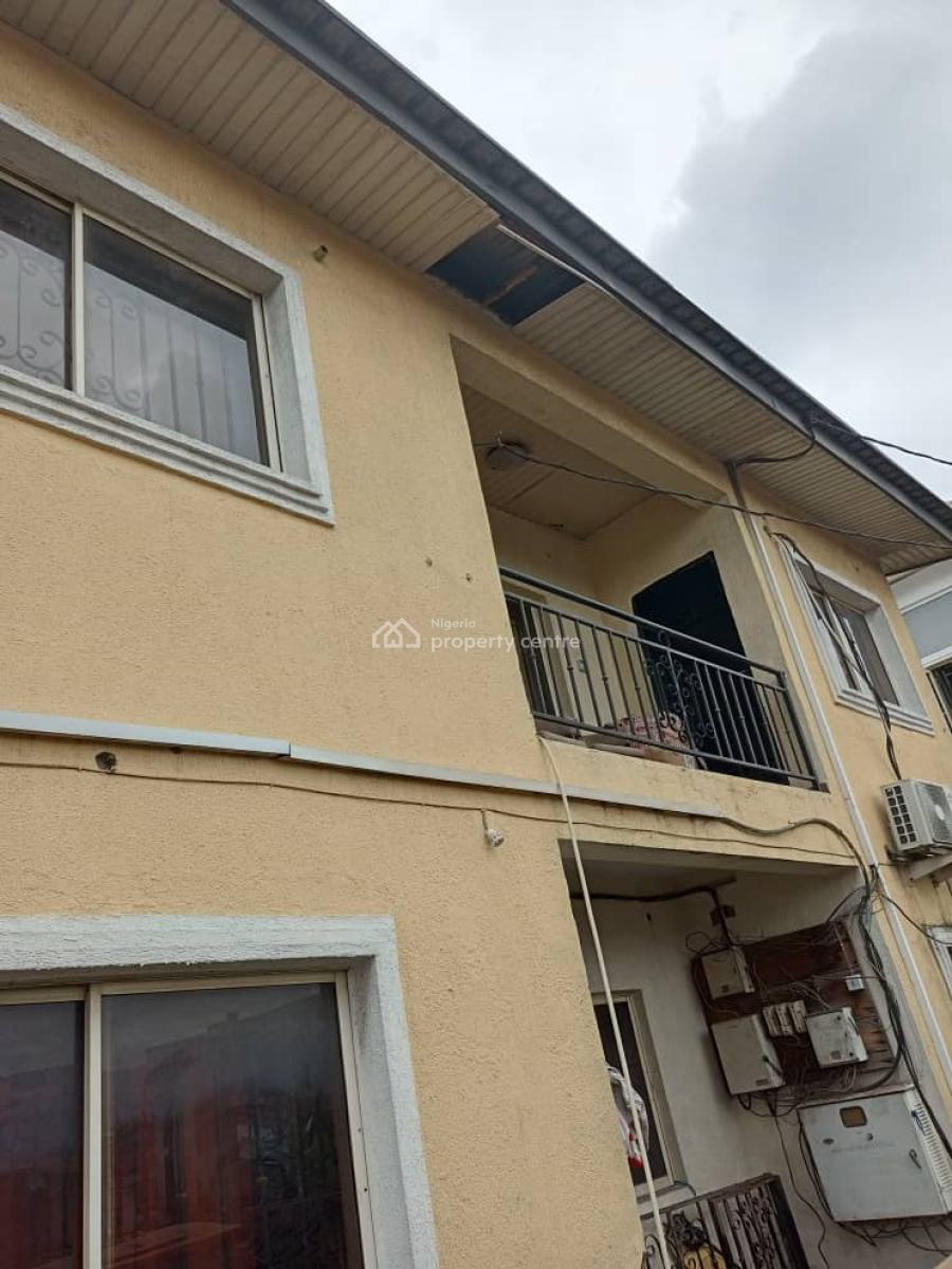 Nice Block of 6flats of 2 Bedroom Flats, Off Ishaga Road, Ojuelegba, Surulere, Lagos, Block of Flats for Sale