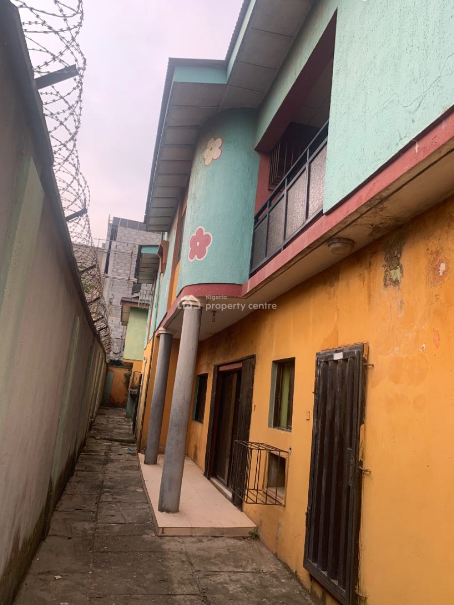 Well Built Commercial Property Directly Facing The Road, Shasha, Akowonjo, Alimosho, Lagos, Commercial Property for Rent