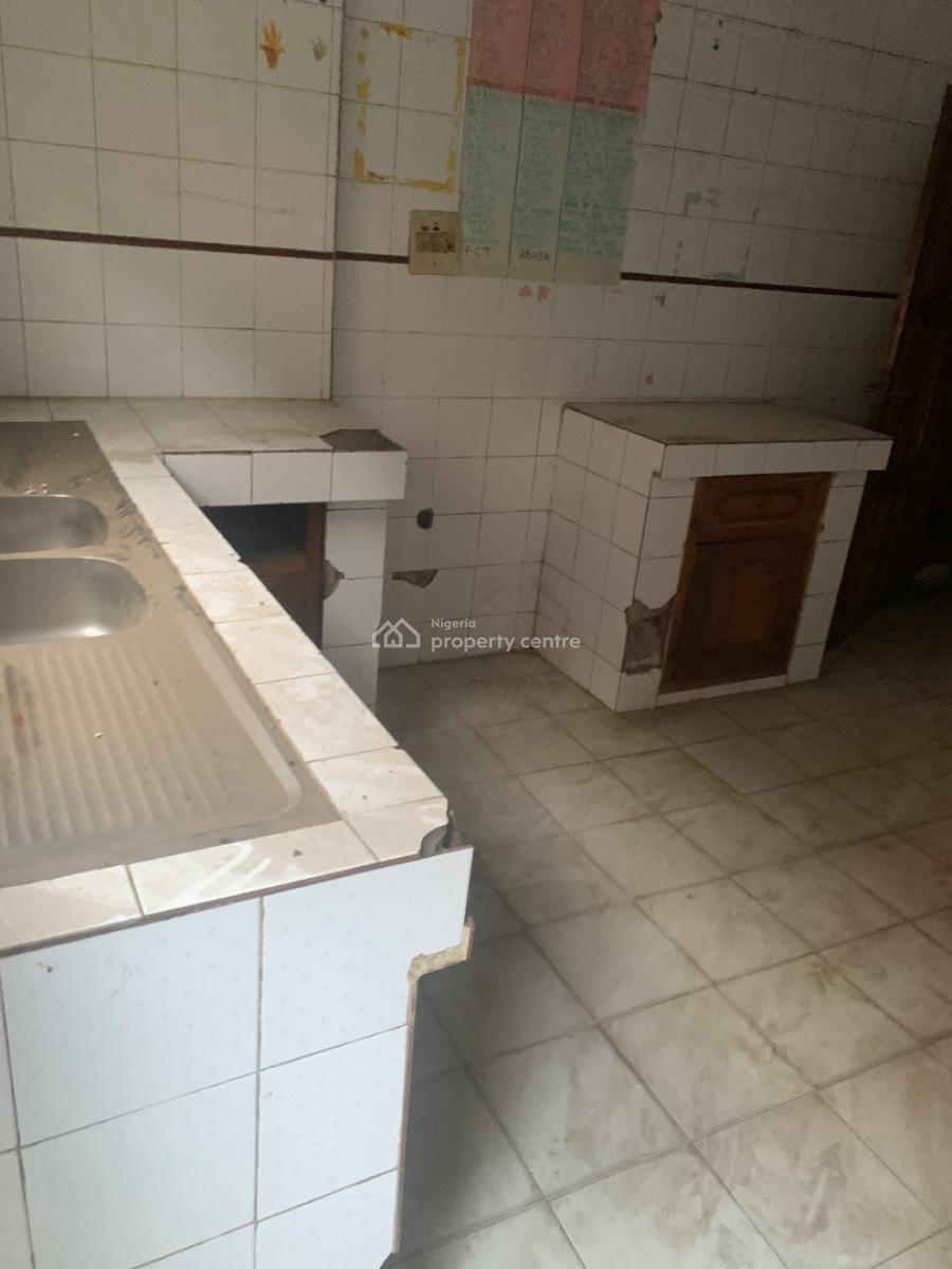 Well Built Commercial Property Directly Facing The Road, Shasha, Akowonjo, Alimosho, Lagos, Commercial Property for Rent
