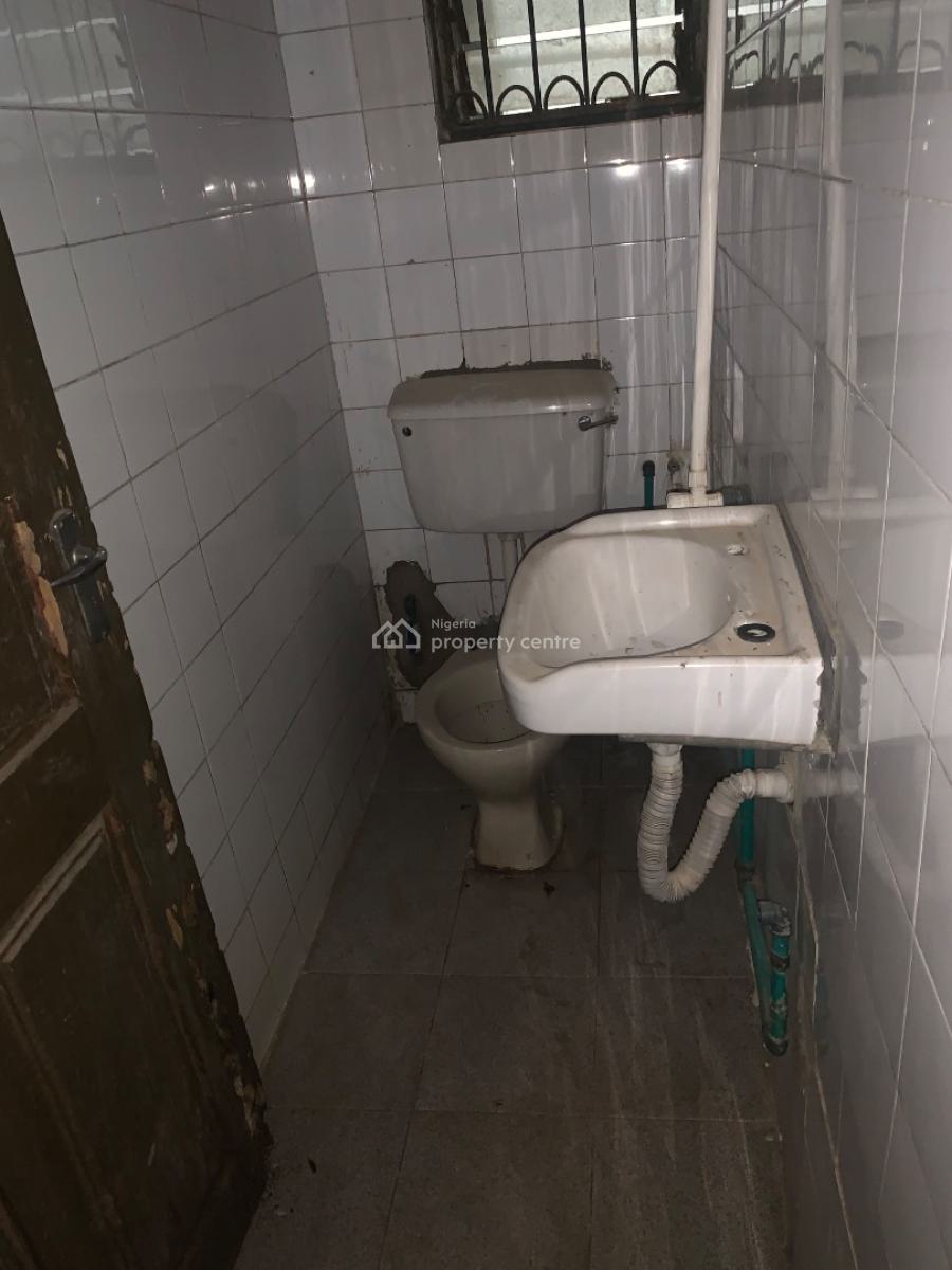 Well Built Commercial Property Directly Facing The Road, Shasha, Akowonjo, Alimosho, Lagos, Commercial Property for Rent