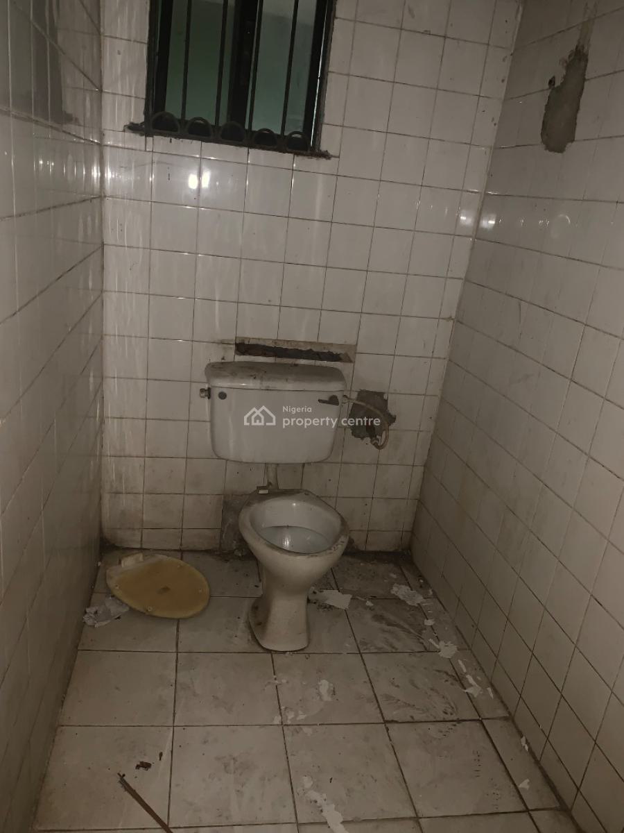 Well Built Commercial Property Directly Facing The Road, Shasha, Akowonjo, Alimosho, Lagos, Commercial Property for Rent