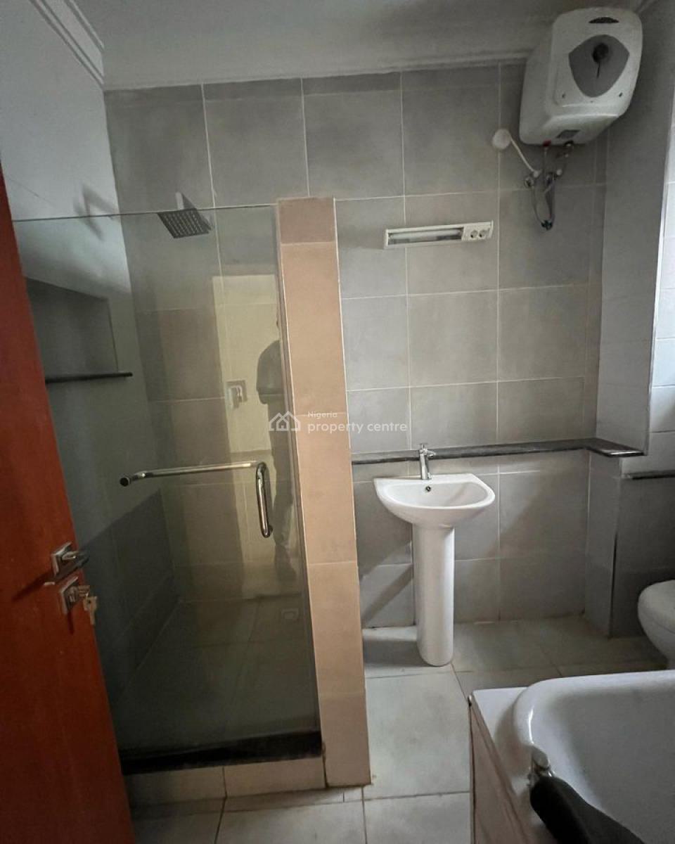 a Well-built Spacious & Serviced 3bedroom Flat, Diplomatic Zone ( Video of The Apartment Is Attached), Katampe Extension, Katampe, Abuja, Flat / Apartment for Sale