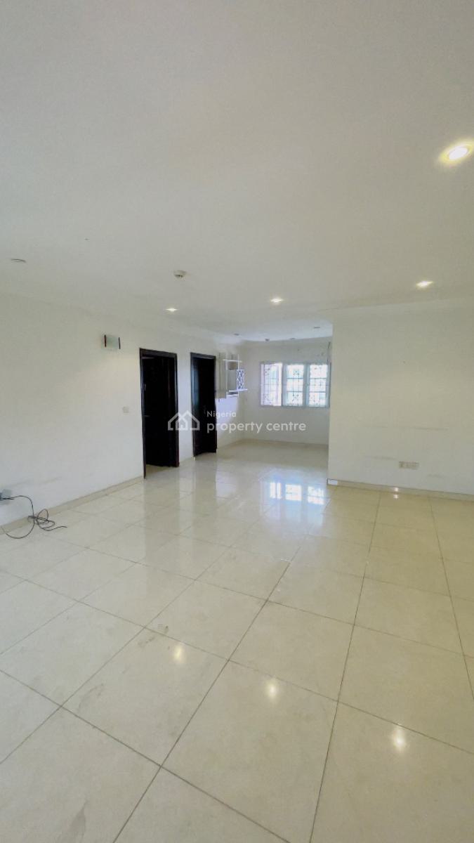 Spacious 3bedroom Flat Upstairs with a Room Bq, Off Gbangbala Street, Ikate Elegushi, Lekki, Lagos, Flat / Apartment for Rent