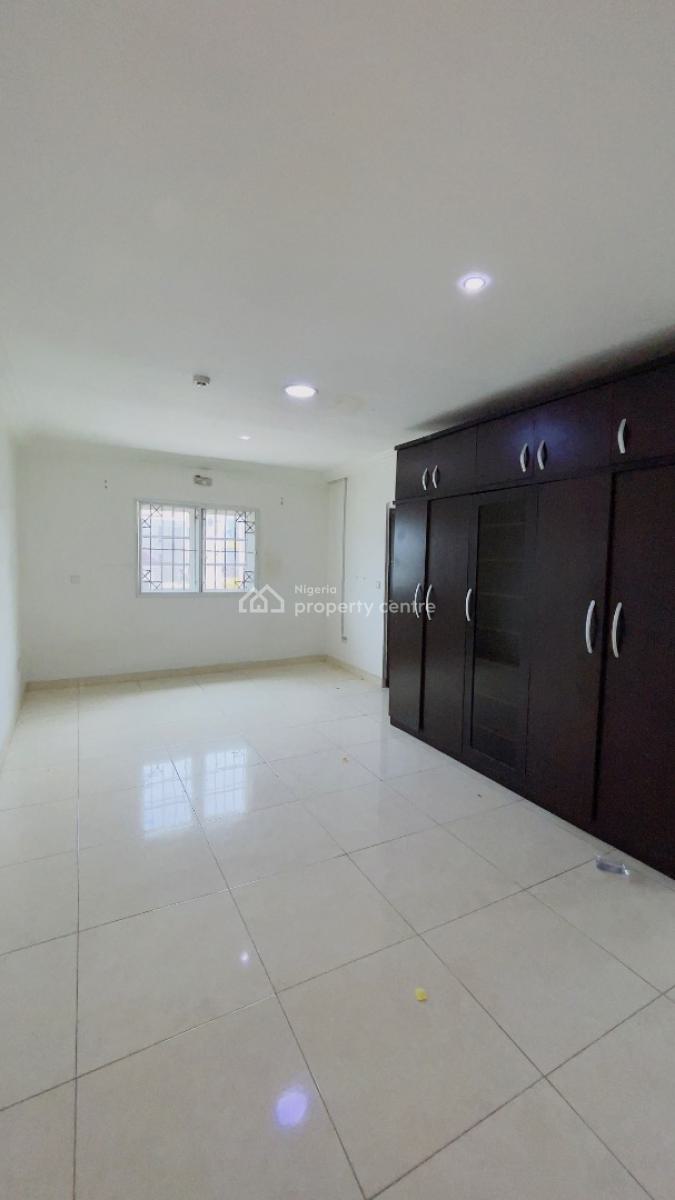 Spacious 3bedroom Flat Upstairs with a Room Bq, Off Gbangbala Street, Ikate Elegushi, Lekki, Lagos, Flat / Apartment for Rent