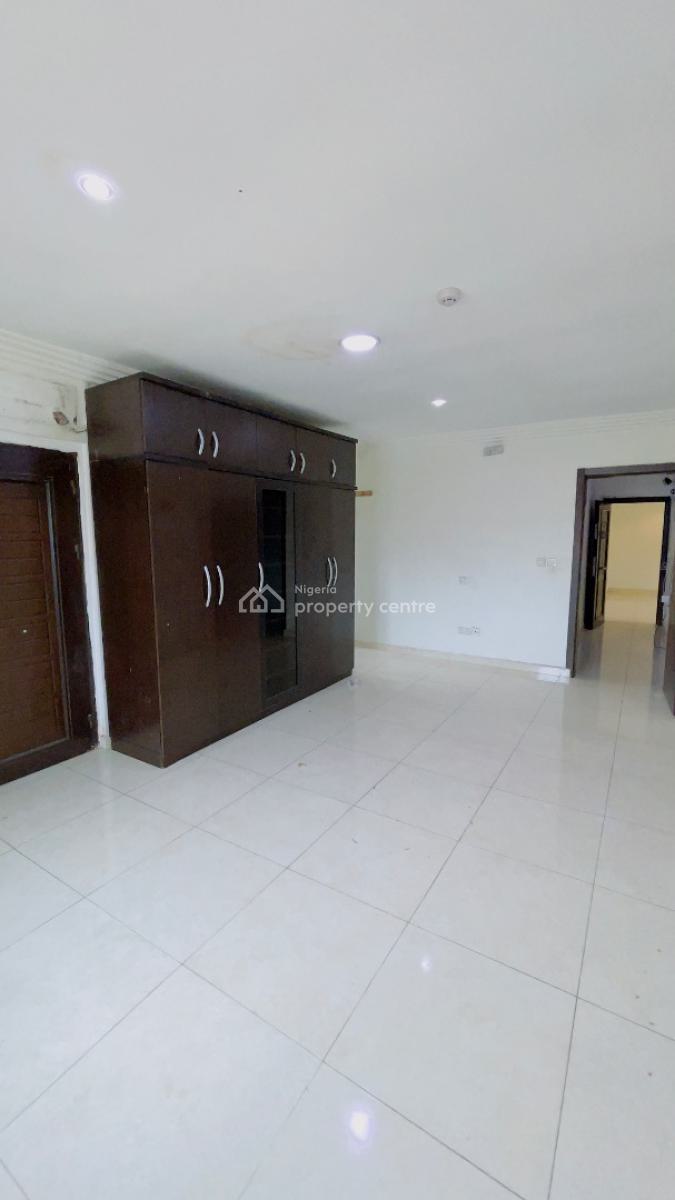 Spacious 3bedroom Flat Upstairs with a Room Bq, Off Gbangbala Street, Ikate Elegushi, Lekki, Lagos, Flat / Apartment for Rent