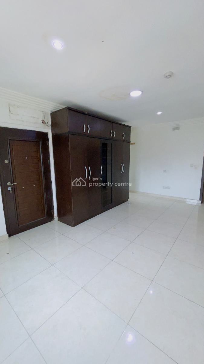 Spacious 3bedroom Flat Upstairs with a Room Bq, Off Gbangbala Street, Ikate Elegushi, Lekki, Lagos, Flat / Apartment for Rent
