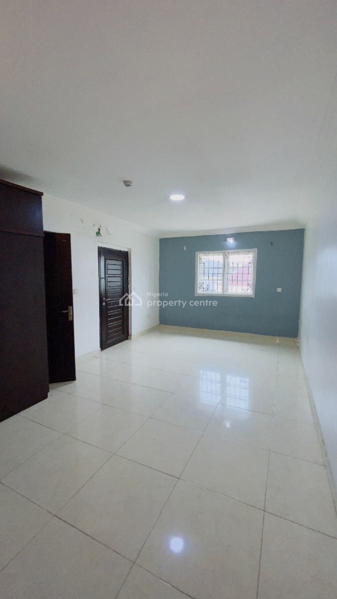 Spacious 3bedroom Flat Upstairs with a Room Bq, Off Gbangbala Street, Ikate Elegushi, Lekki, Lagos, Flat / Apartment for Rent