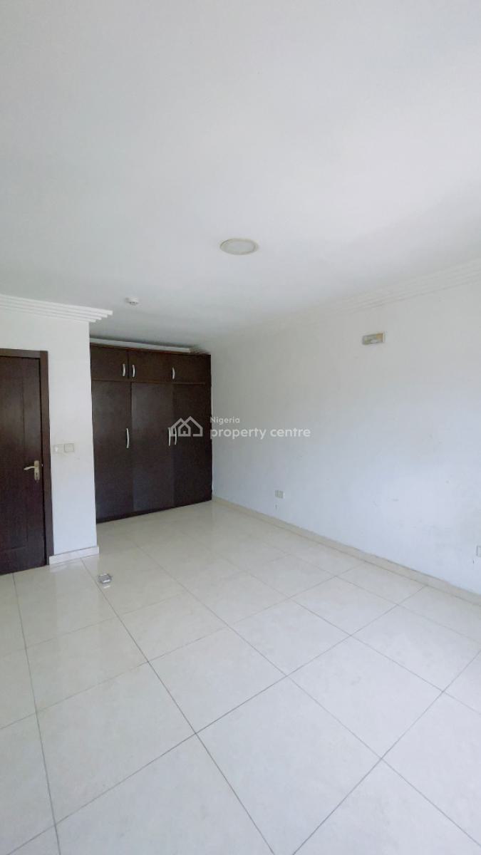 Spacious 3bedroom Flat Upstairs with a Room Bq, Off Gbangbala Street, Ikate Elegushi, Lekki, Lagos, Flat / Apartment for Rent