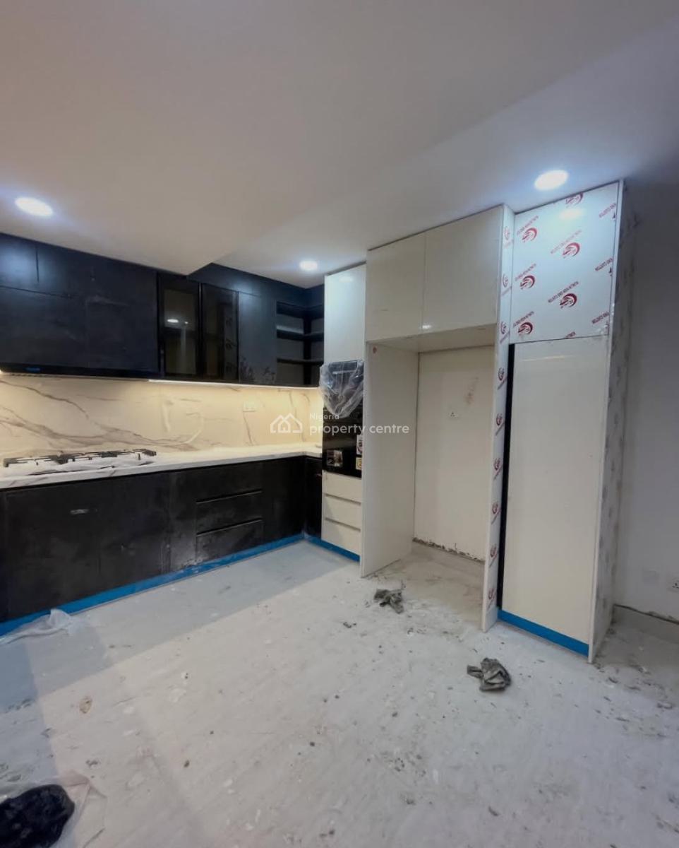 Newly Built and Serviced with 24/7 Power Supply 3 Bedroom En-suite Fla, Ikate, Lekki, Lagos, Flat / Apartment for Rent