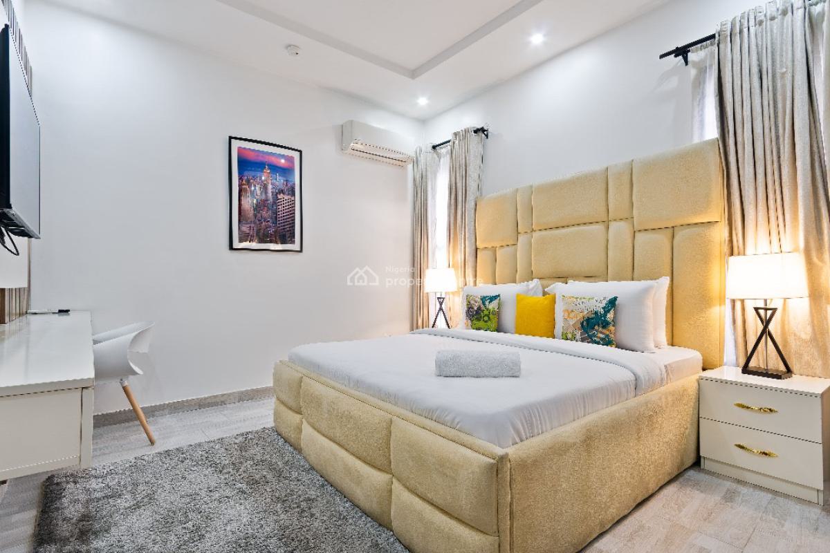 Cozy 3 Bedrooms Apartment with Swimming Pool and Snooker Board, Hunponu Wusu Street, Lekki Phase 1, Lekki, Lagos, Flat / Apartment Short Let