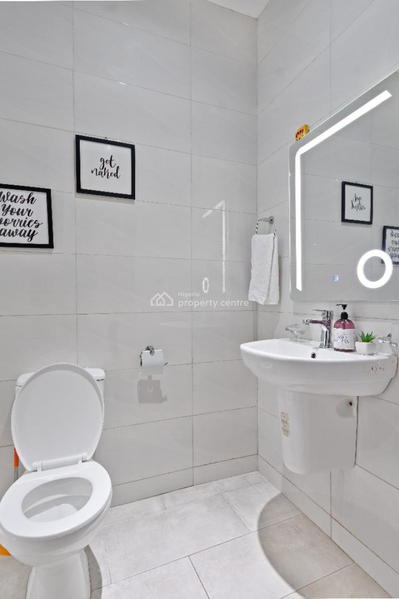 Cozy 3 Bedrooms Apartment with Swimming Pool and Snooker Board, Hunponu Wusu Street, Lekki Phase 1, Lekki, Lagos, Flat / Apartment Short Let