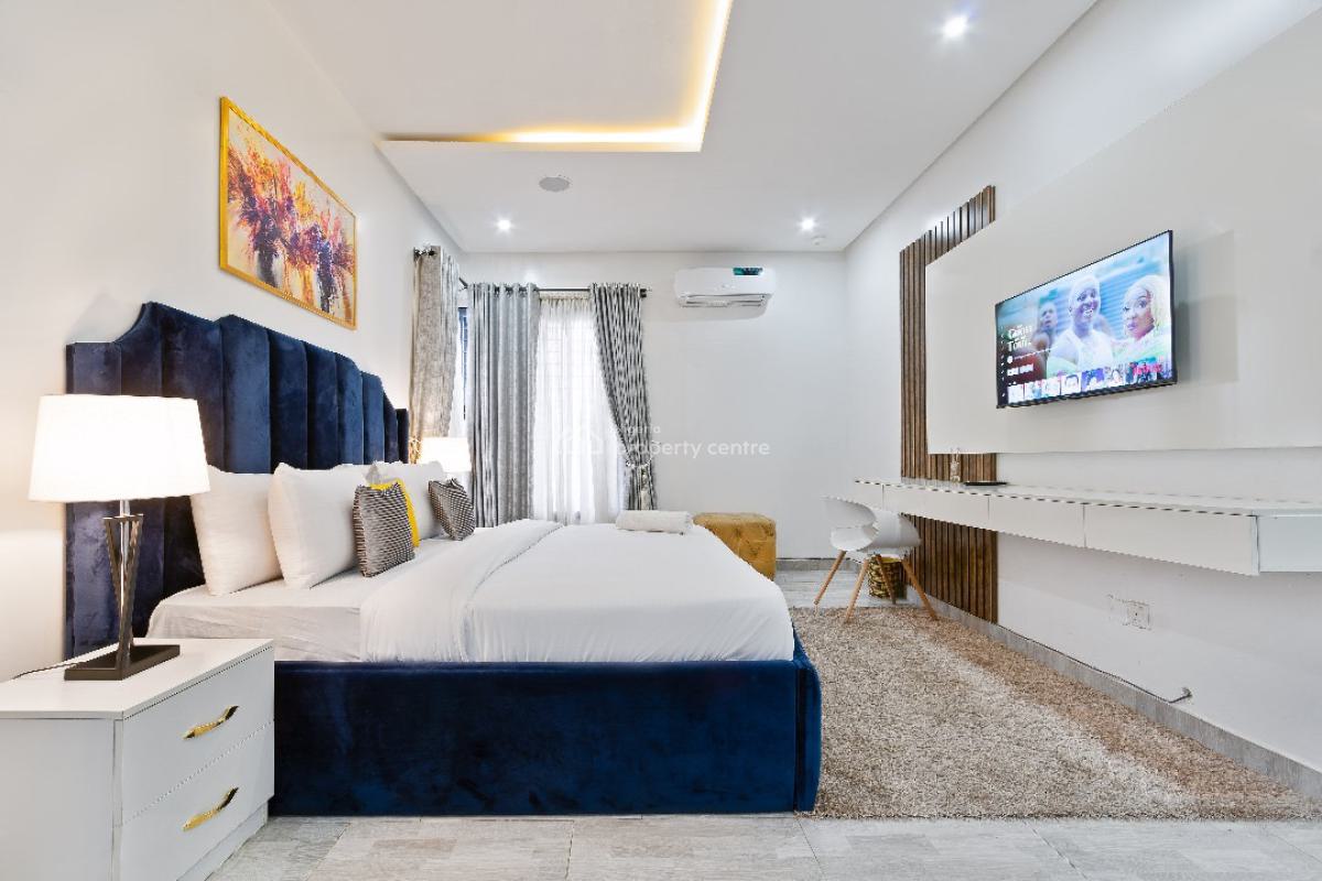 Cozy 3 Bedrooms Apartment with Swimming Pool and Snooker Board, Hunponu Wusu Street, Lekki Phase 1, Lekki, Lagos, Flat / Apartment Short Let