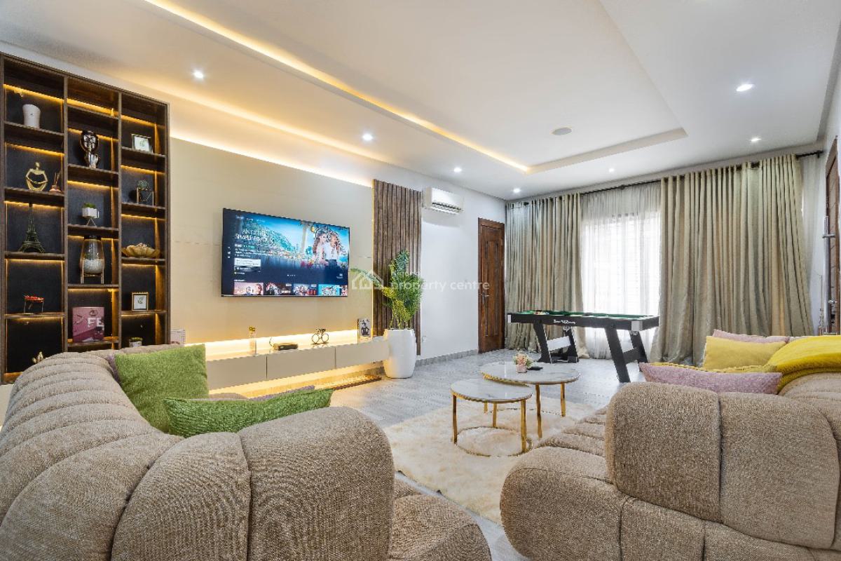 Cozy 3 Bedrooms Apartment with Swimming Pool and Snooker Board, Hunponu Wusu Street, Lekki Phase 1, Lekki, Lagos, Flat / Apartment Short Let