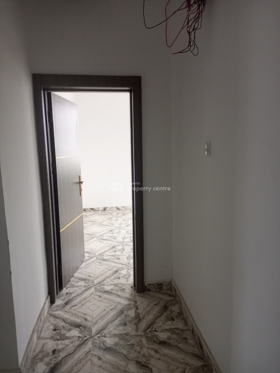 Newly Built 2 Bedroom, Hotel Bus Stop Bucknor Estate Jakande Axis., Isolo, Lagos, Flat / Apartment for Rent
