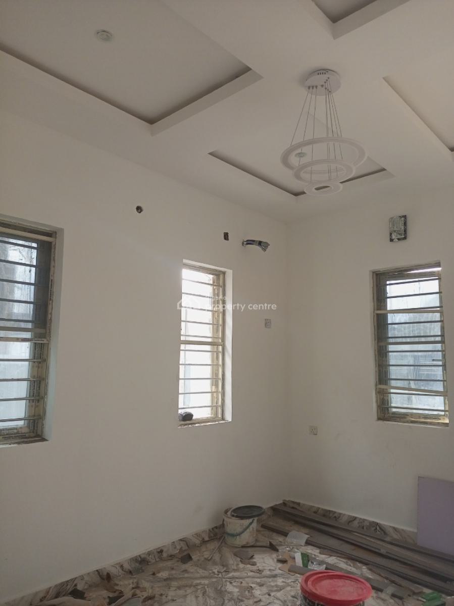 Newly Built 2 Bedroom, Hotel Bus Stop Bucknor Estate Jakande Axis., Isolo, Lagos, Flat / Apartment for Rent