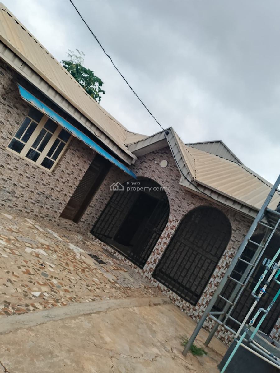 4 Bedroom Bungalow in a Serene Area, Iyana Church, Alakia, Ibadan, Oyo, Detached Bungalow for Sale