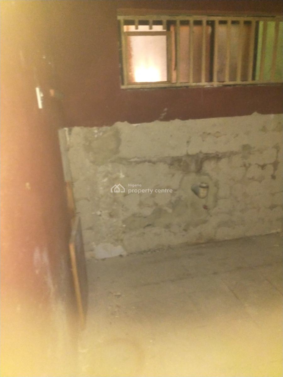 3 Bedroom Flat Upstair, Ajao Estate Isolo, Isolo, Lagos, Flat / Apartment for Rent