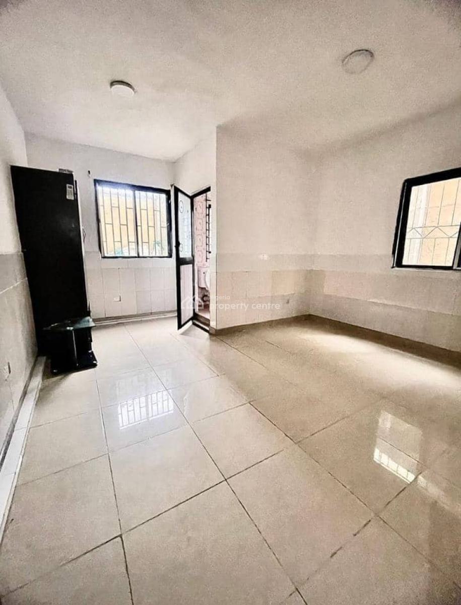 Selfcon with Ac and Bed ( Upstairs), Osapa, Lekki, Lagos, Self Contain (single Rooms) for Rent