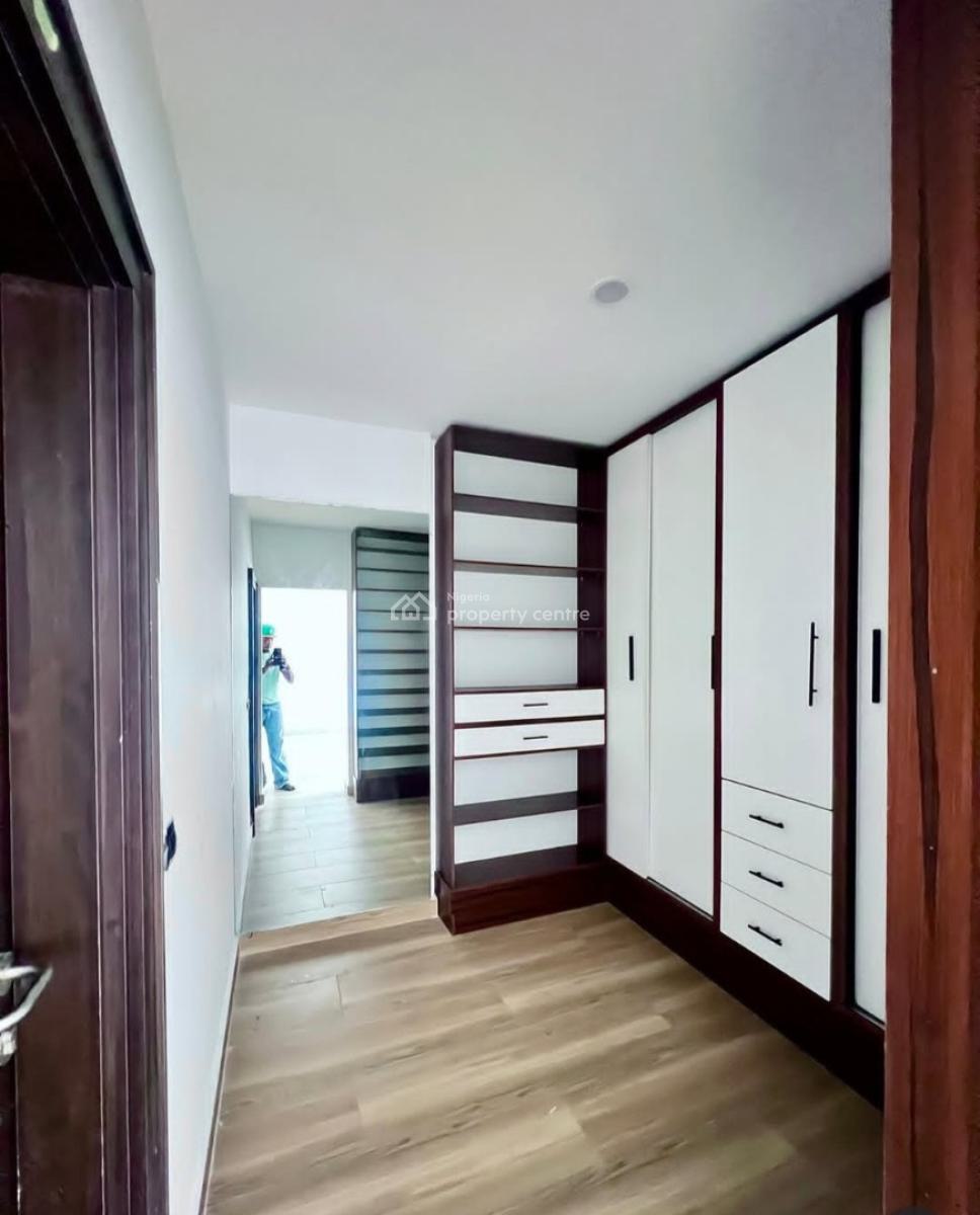 Newly Built and Serviced with 24/7 Power Supply 2 Bedroom En-suite Fla, Ikoyi, Lagos, Flat / Apartment for Rent