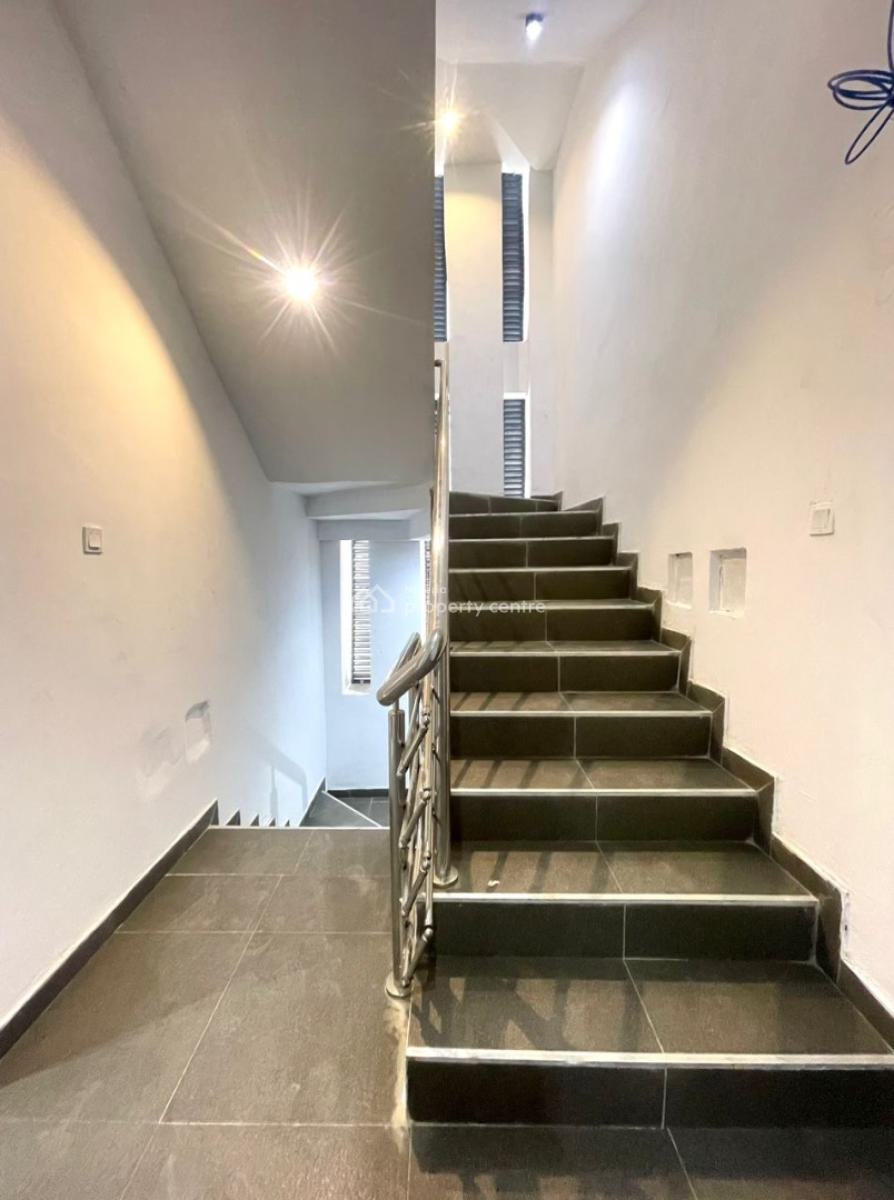 Fully Serviced 2 Bedroom Apartment with Swimming Pool and Gym, Ologolo, Ologolo, Lekki, Lagos, Block of Flats for Sale