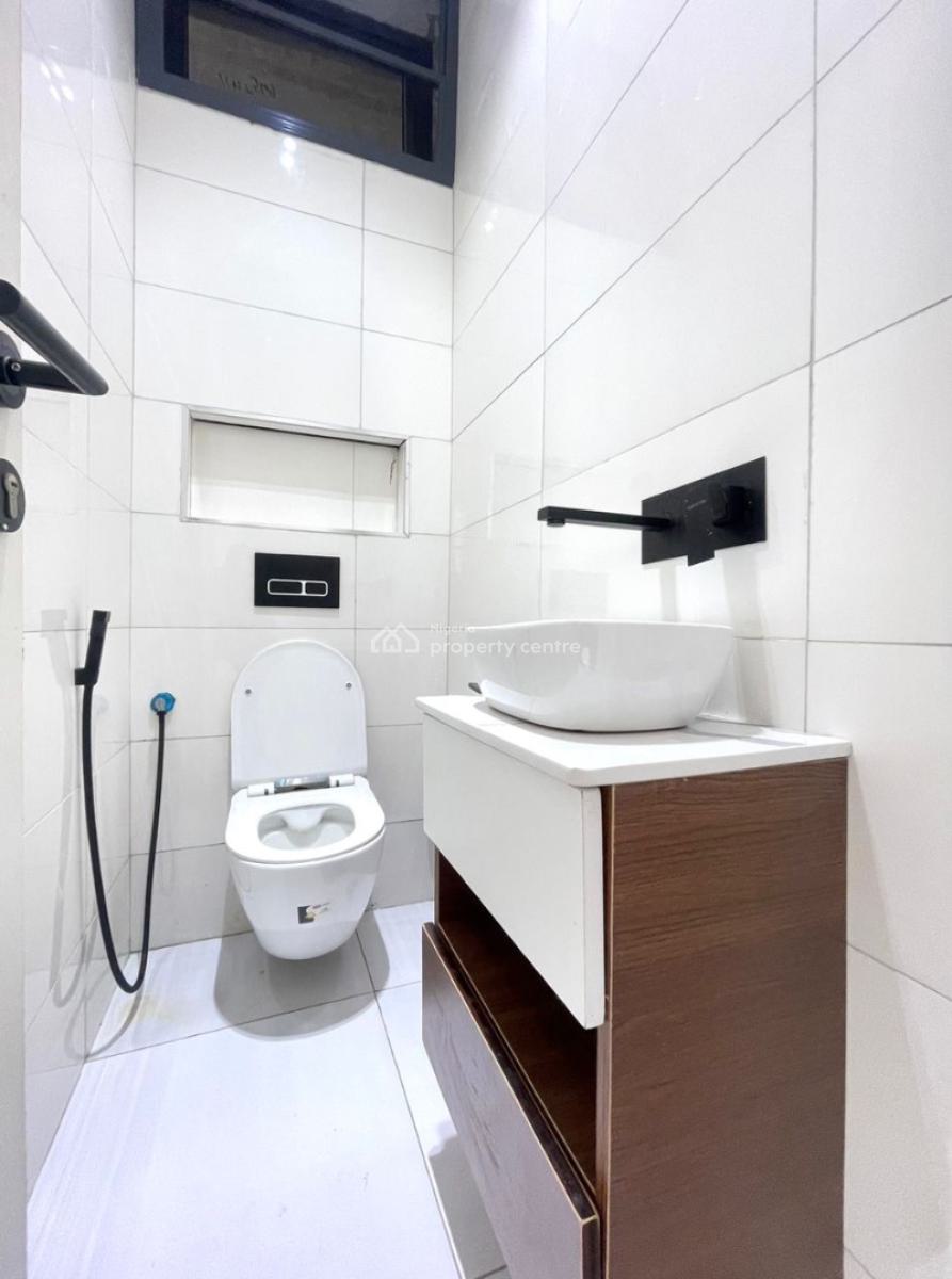 Fully Serviced 2 Bedroom Apartment with Swimming Pool and Gym, Ologolo, Ologolo, Lekki, Lagos, Block of Flats for Sale