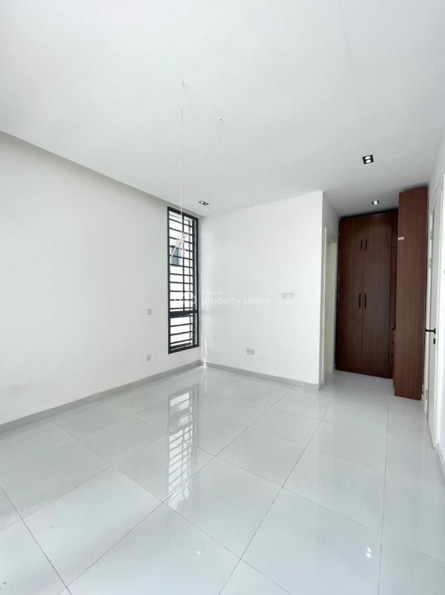 Fully Serviced 2 Bedroom Apartment with Swimming Pool and Gym, Ologolo, Ologolo, Lekki, Lagos, Block of Flats for Sale