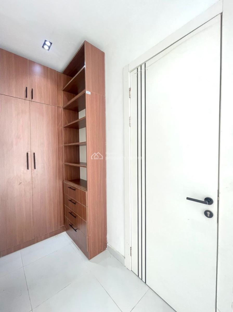 Fully Serviced 2 Bedroom Apartment with Swimming Pool and Gym, Ologolo, Ologolo, Lekki, Lagos, Block of Flats for Sale