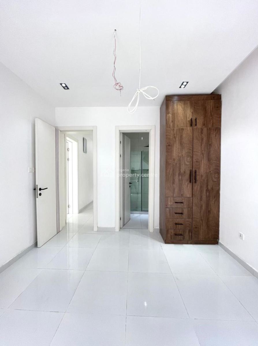 Fully Serviced 2 Bedroom Apartment with Swimming Pool and Gym, Ologolo, Ologolo, Lekki, Lagos, Block of Flats for Sale