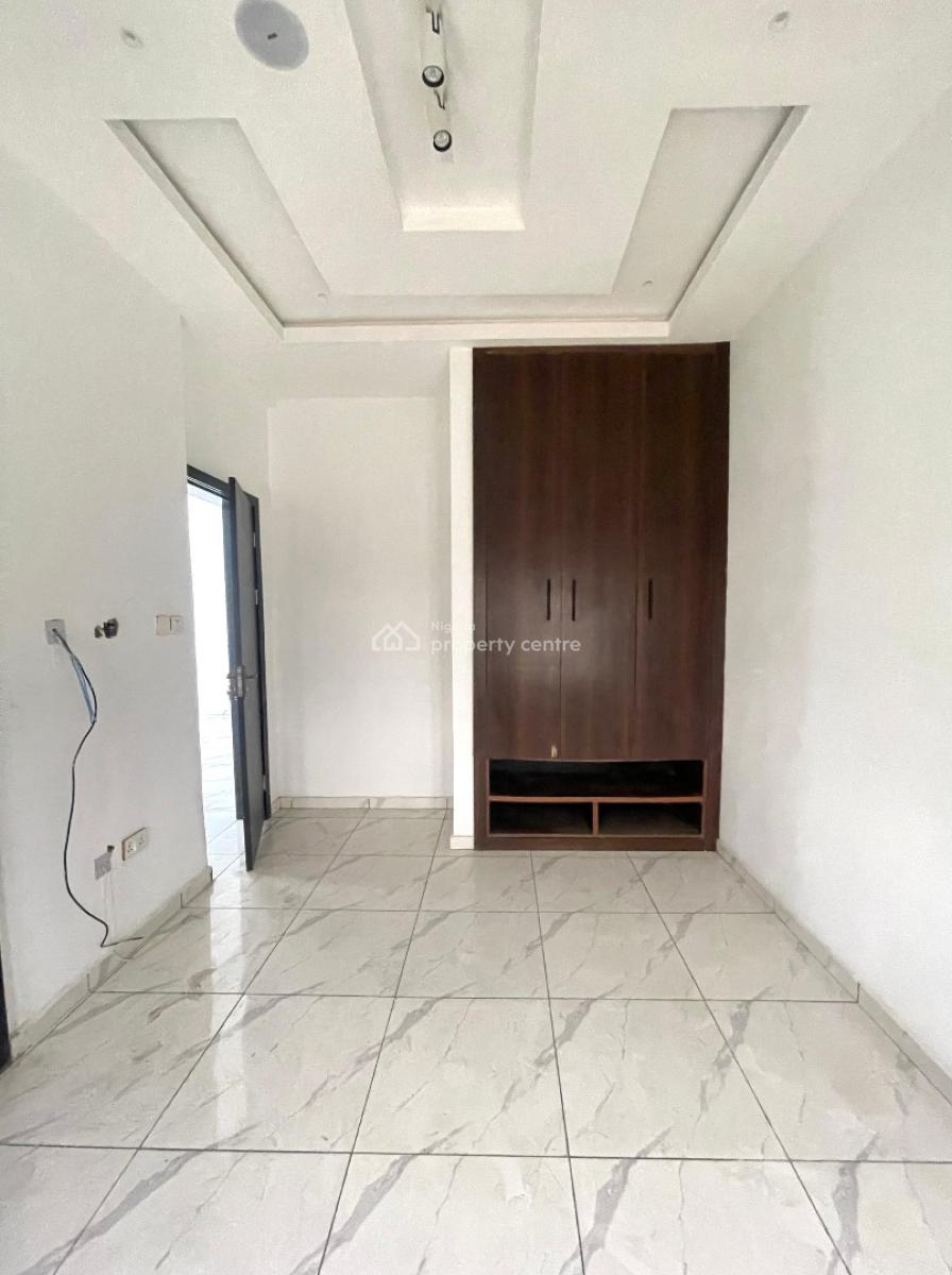 Fully Serviced 2 Bedroom Apartment in a Secured Estate, Ologolo, Ologolo, Lekki, Lagos, Block of Flats for Sale