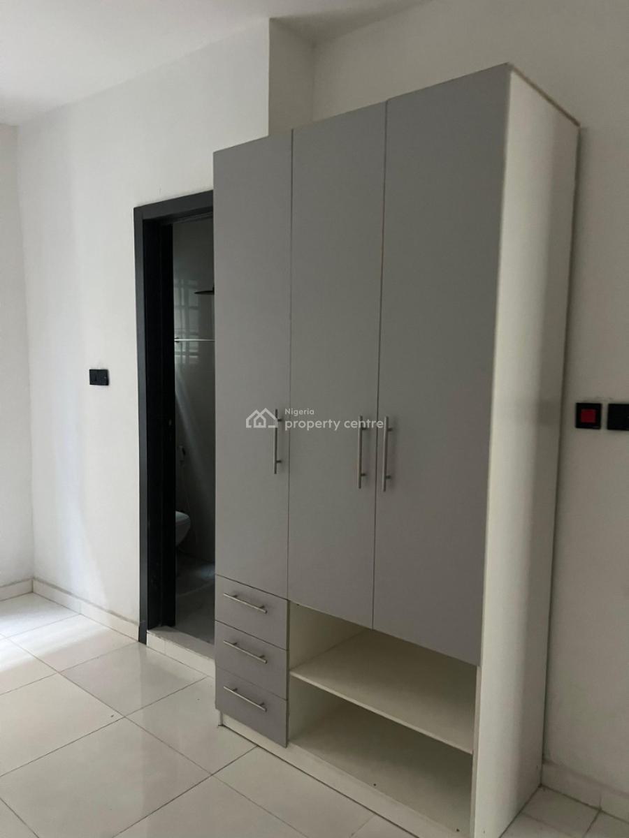 Lovely 3 Bedroom Apartment, Gra Phase 2, Magodo, Lagos, Flat / Apartment for Sale