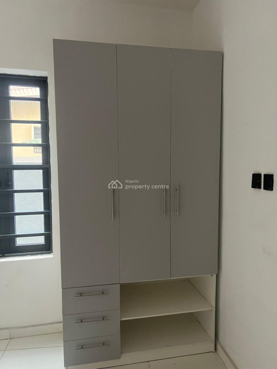 Lovely 3 Bedroom Apartment, Gra Phase 2, Magodo, Lagos, Flat / Apartment for Sale