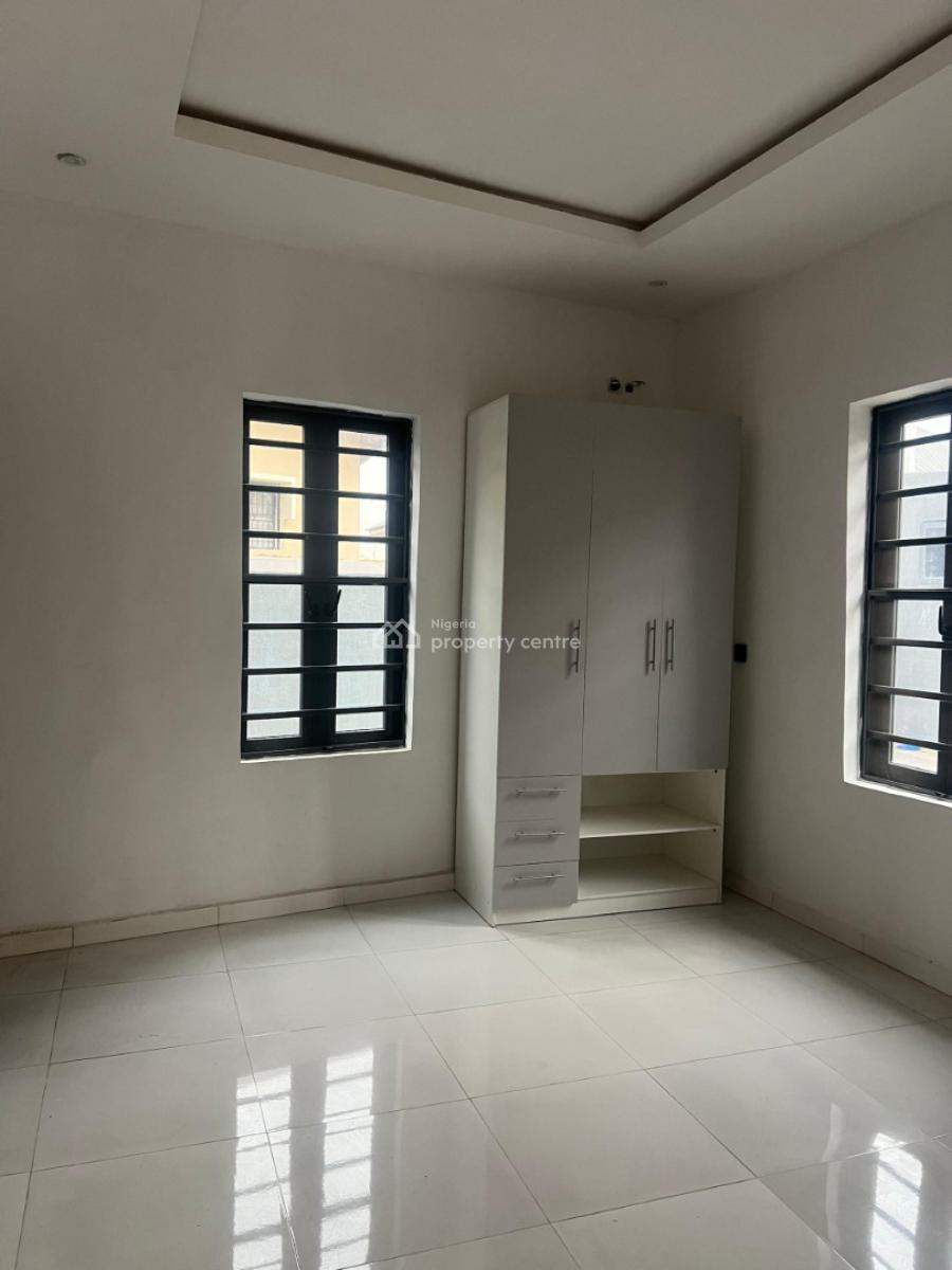 Lovely 3 Bedroom Apartment, Gra Phase 2, Magodo, Lagos, Flat / Apartment for Sale