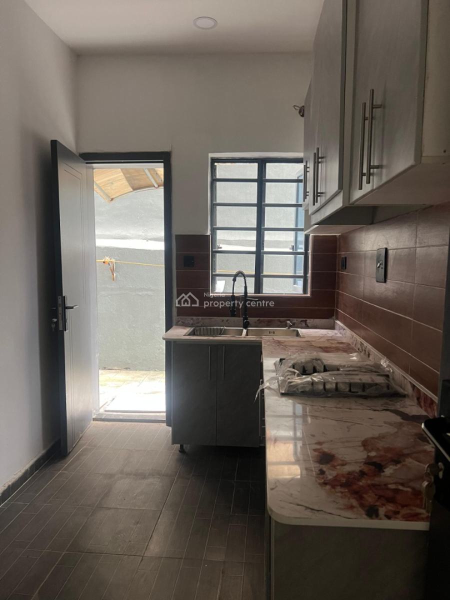Lovely 3 Bedroom Apartment, Gra Phase 2, Magodo, Lagos, Flat / Apartment for Sale