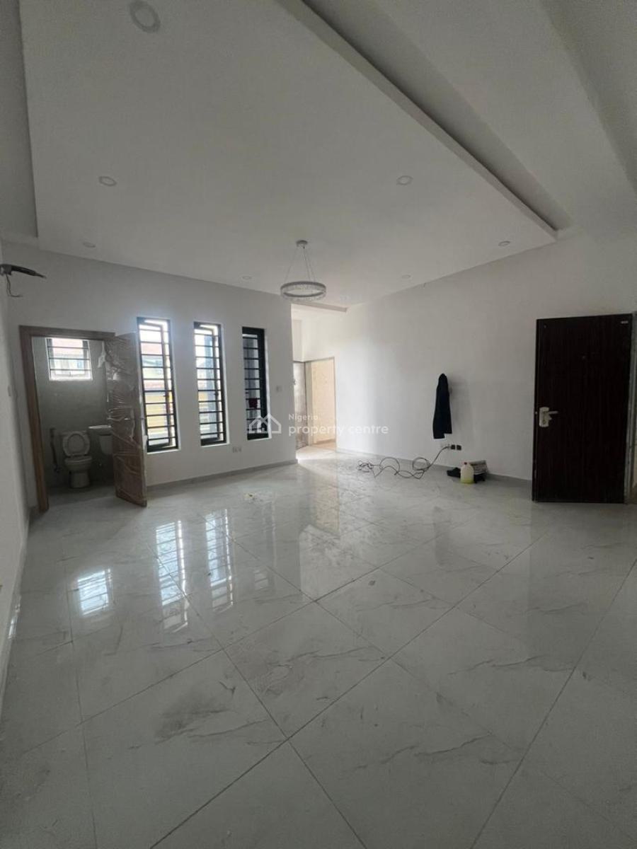 Eye Catchy 3 Bedroom Apartment in a Top Notch Location, Yaba, Lagos, Flat / Apartment for Sale