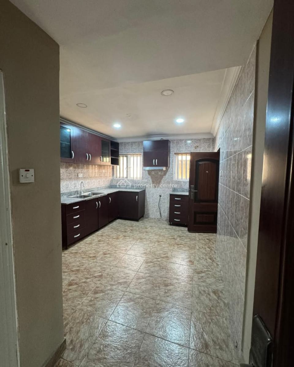 Serviced Three 3 Bedroom Apartment with Bq, Off Admiralty Way, Lekki Phase 1, Lekki, Lagos, Flat / Apartment for Rent