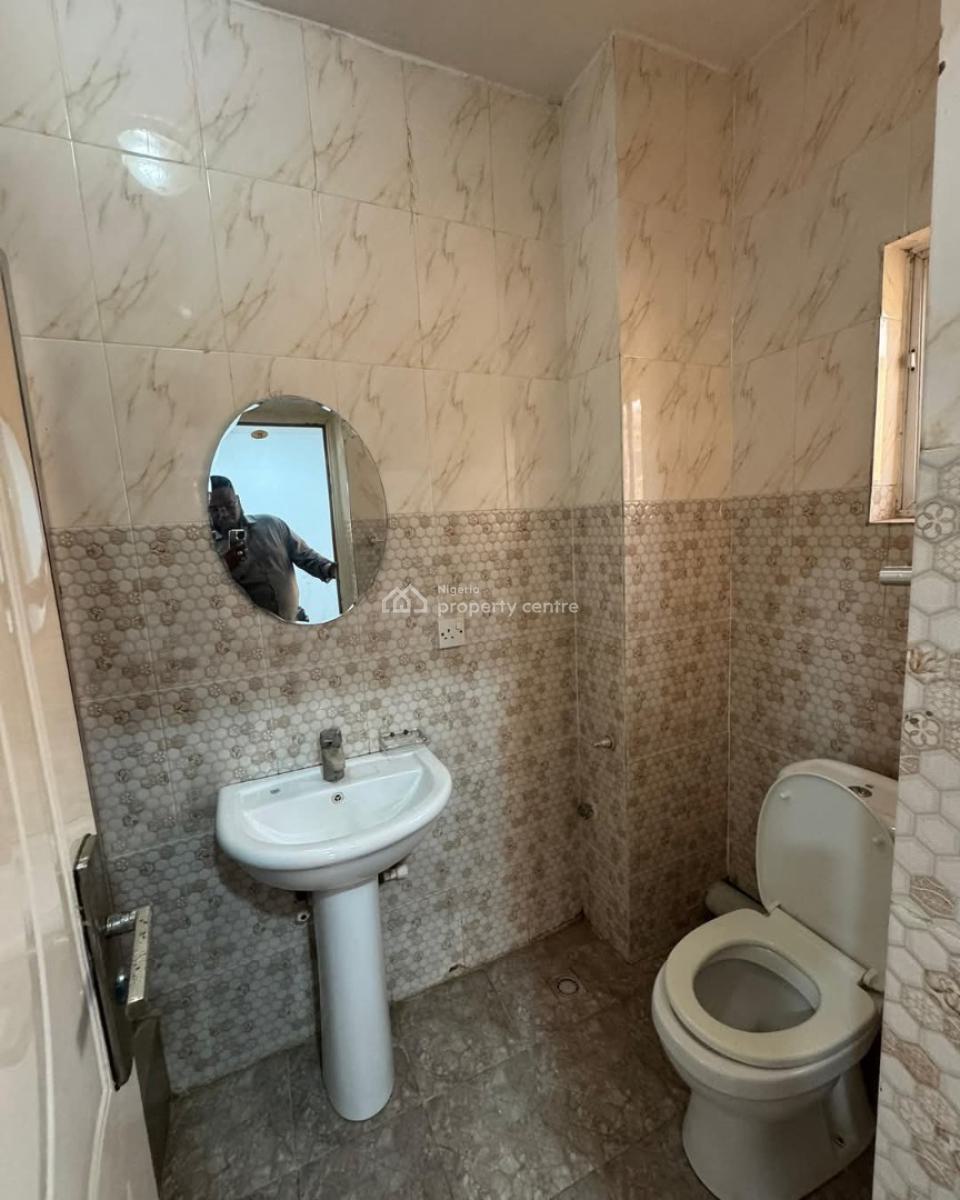 Serviced Three 3 Bedroom Apartment with Bq, Off Admiralty Way, Lekki Phase 1, Lekki, Lagos, Flat / Apartment for Rent