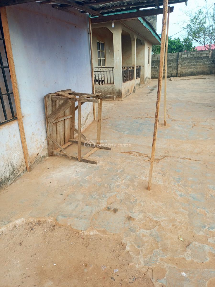 Selling Point Property, Along The Road, Magboro, Ogun, Restaurant / Bar for Sale