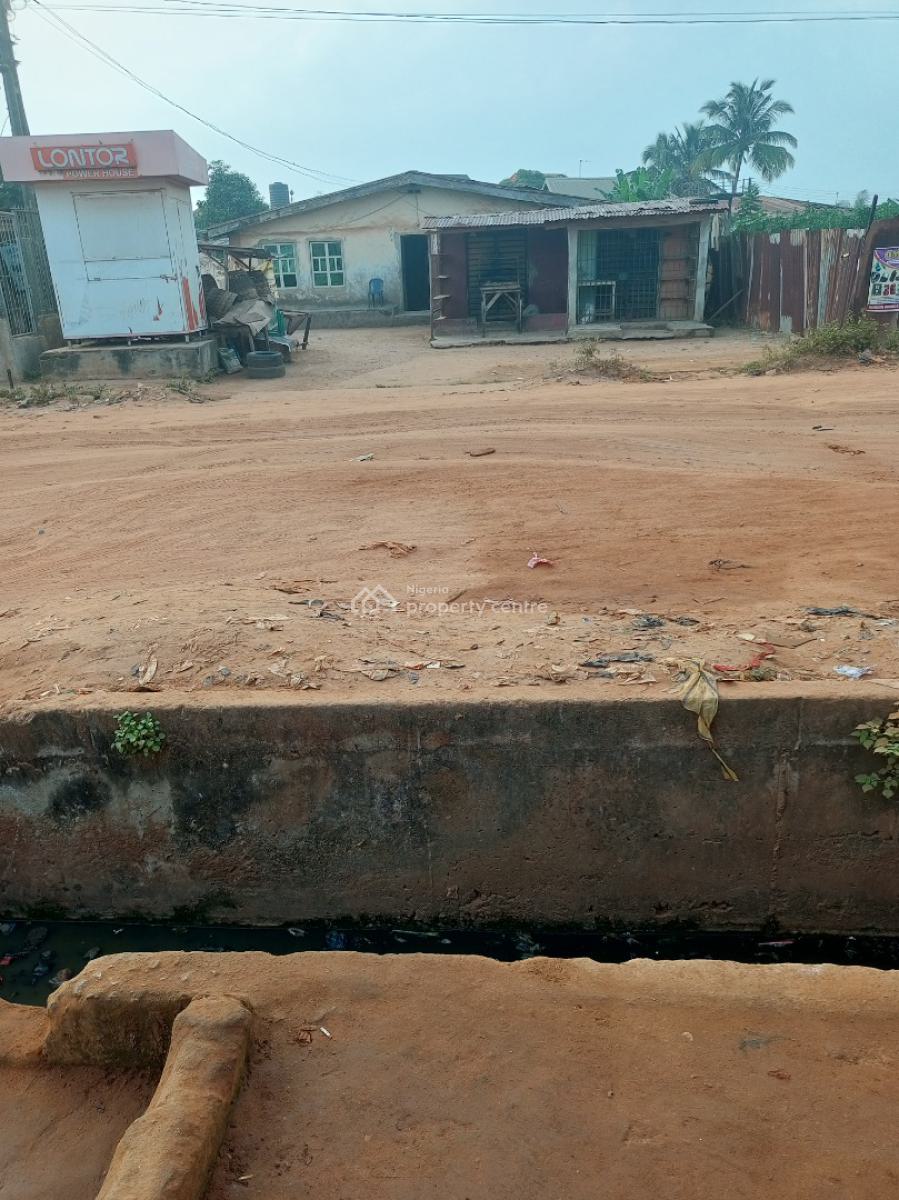 Selling Point Property, Along The Road, Magboro, Ogun, Restaurant / Bar for Sale