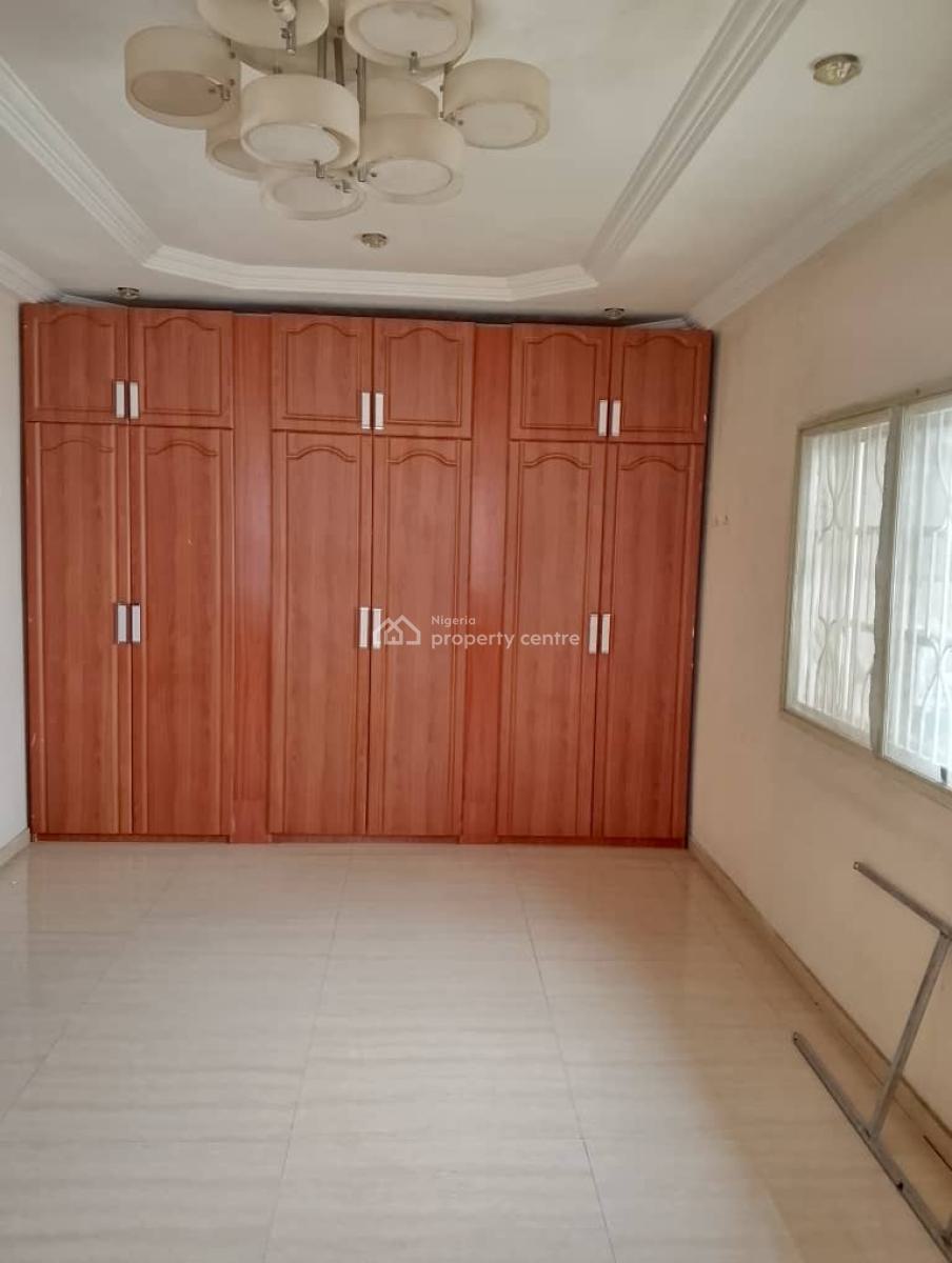 Self Serviced Three 3 Bedroom Apartment Upstairs, Off Admiralty Way, Lekki Phase 1, Lekki, Lagos, Flat / Apartment for Rent