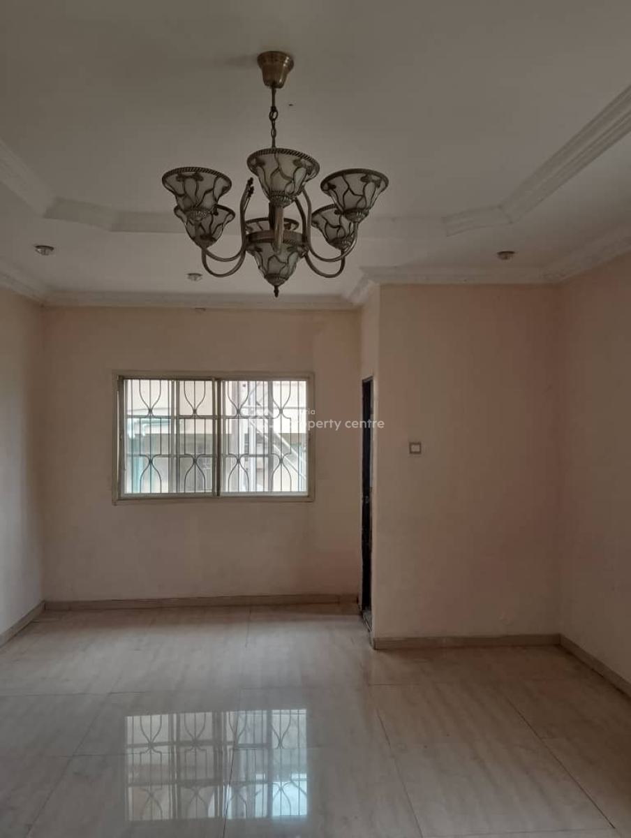 Self Serviced Three 3 Bedroom Apartment Upstairs, Off Admiralty Way, Lekki Phase 1, Lekki, Lagos, Flat / Apartment for Rent