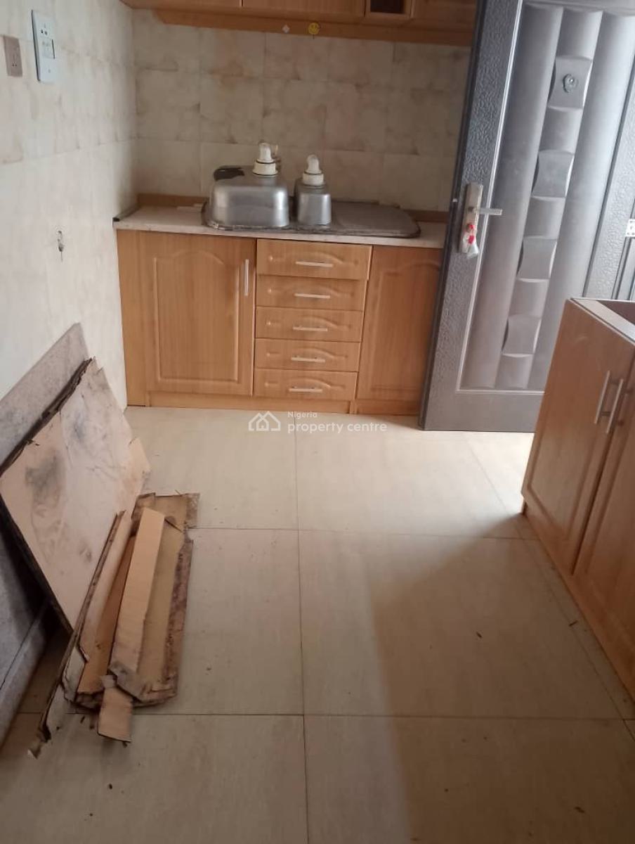 Self Serviced Three 3 Bedroom Apartment Upstairs, Off Admiralty Way, Lekki Phase 1, Lekki, Lagos, Flat / Apartment for Rent
